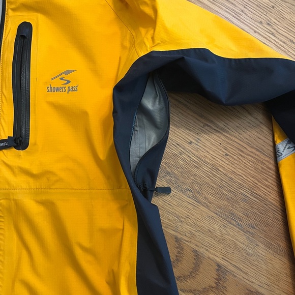 women’s small cycling jacket - Picture 6 of 9